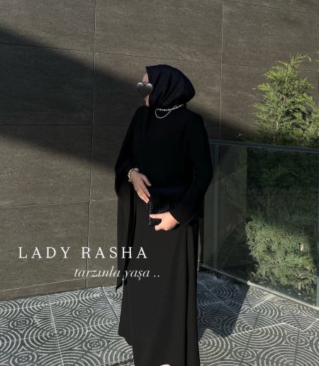 أسود