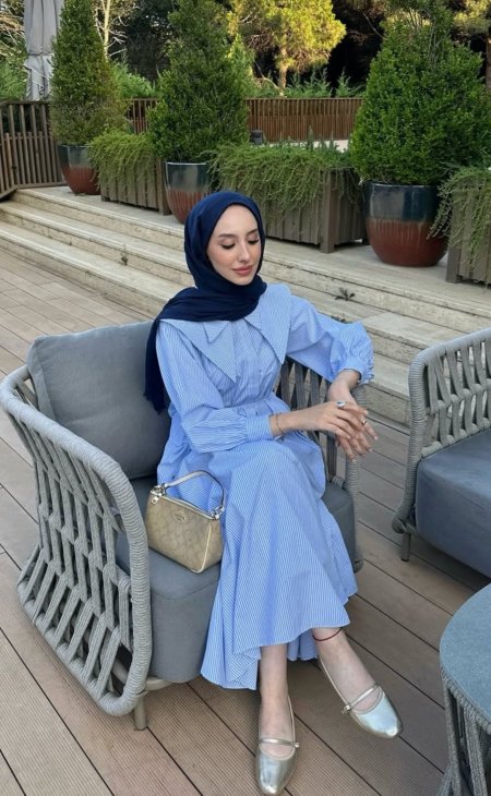أزرق